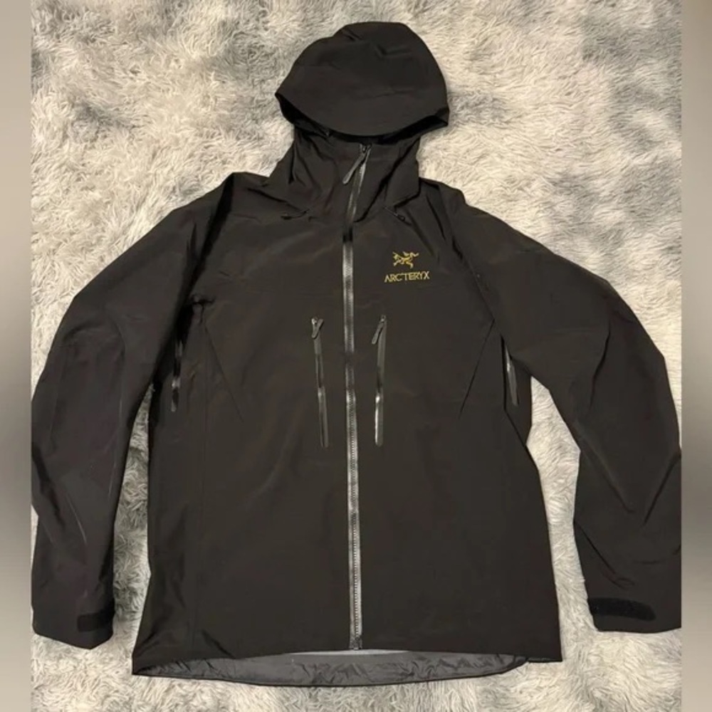 Arc’teryx Alpha Sv Hardshell Black Zip Up Gold Logo Men’s Large